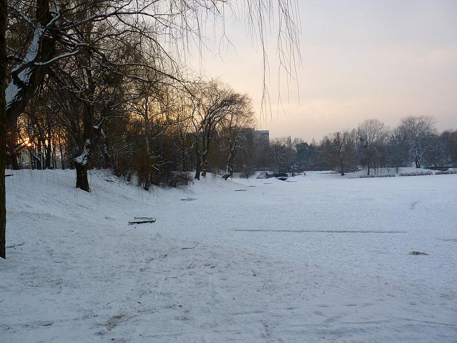 Zamarznięty staw na Moczydle