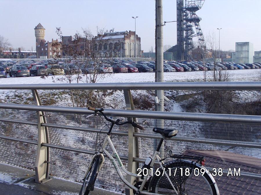 Ale się tego blachosmrodziarstwa zebrało....przy Muzeum Śląskim w Katowicach