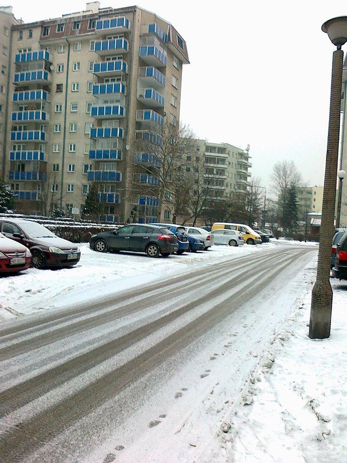 Posypane śniegiem drogi