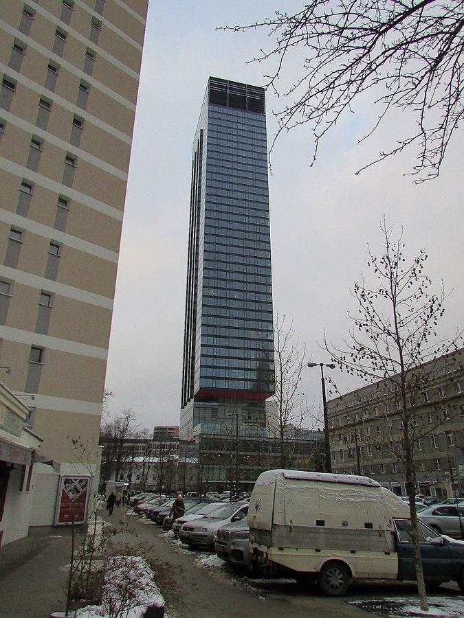 Cosmopolitan Twarda 2/4
