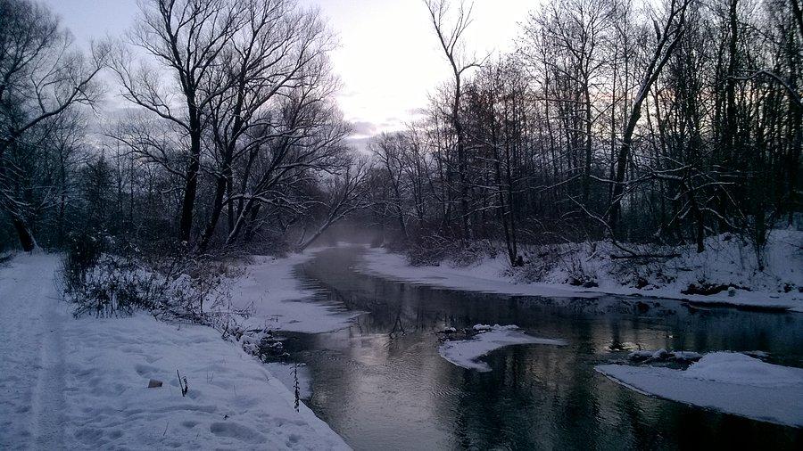 Rzeka Ełcka, widok spod kolejowego mostu