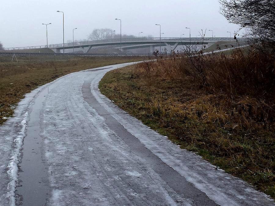 Podjazd do kładki nad S10