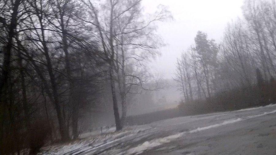 A na zakręcie... pod wodą delikatna warstwa lodu