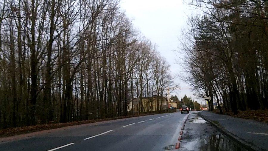 Może ryzykuję jadąc po DDRce ale poza straszną ilością syfu na niej... jest nieźle
