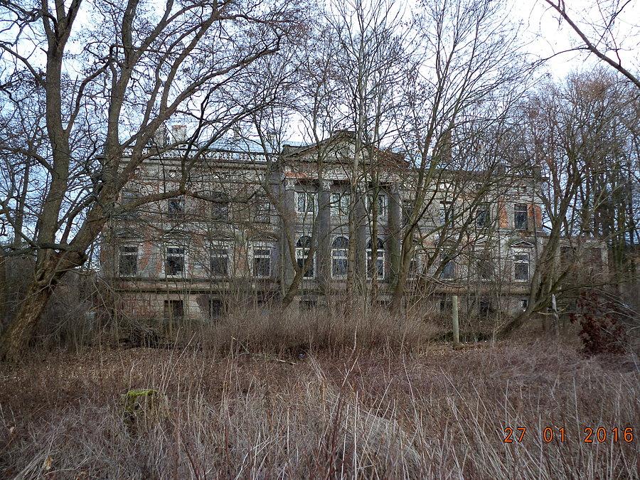 Drugi pałac w tej samej wsi. Rok budowy: 1871. Rok opuszczenia: ok. 1990