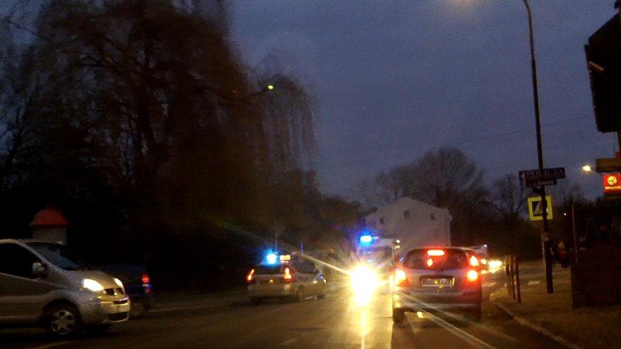 Jakieś kuku przy skrzyżowaniu Reymonta z Sikorskiego w Gliwicach