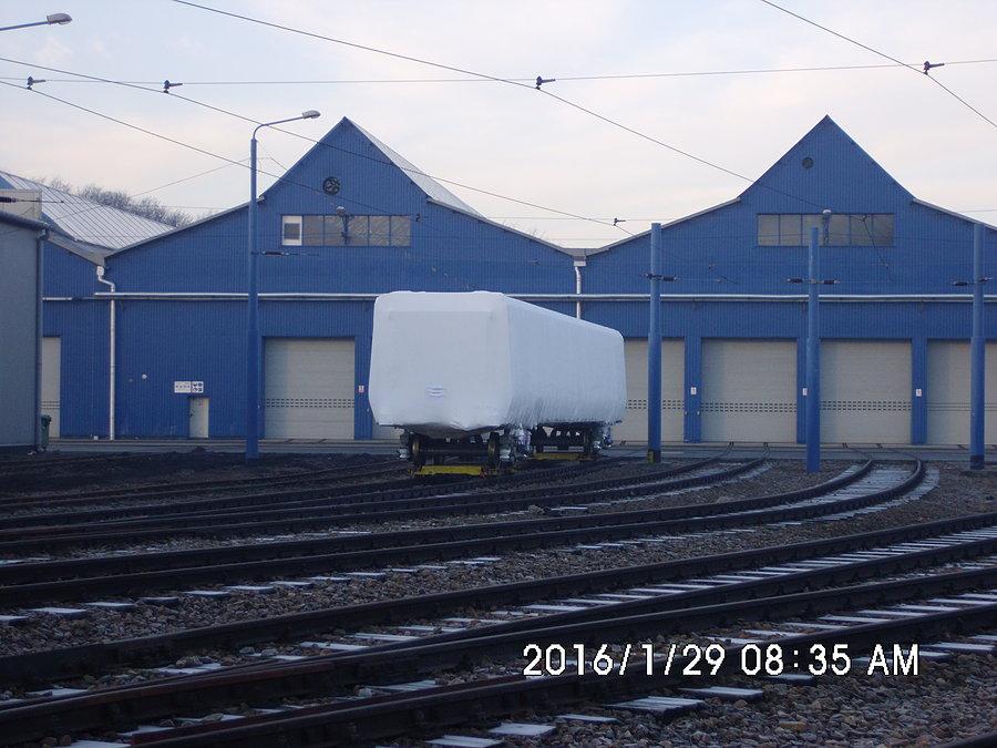 Wagon w opakowaniu - na terenie zakładów ALSTOM (dawniej Konstal) w Chorzowie