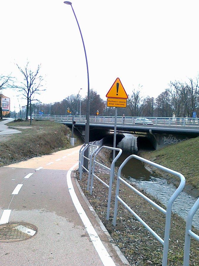 Ddr wzdłuż Białki , jak popularnie nazywa się tu rzekę Białą