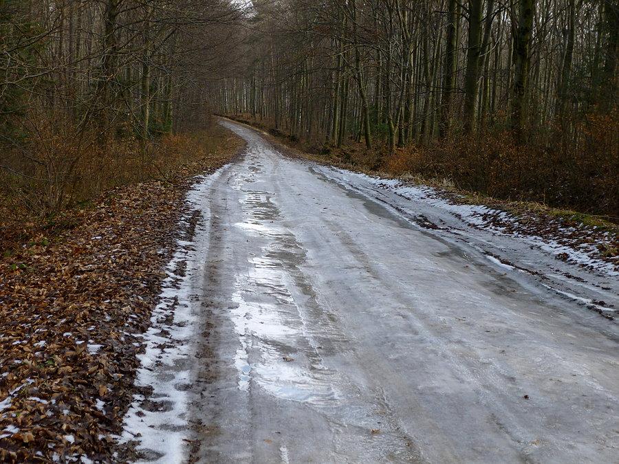 Lód przykryty wodą