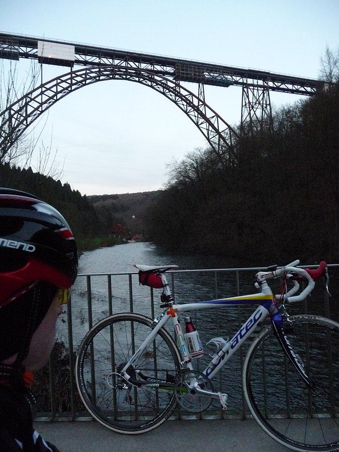 Runda do toru kolarskiego w Solingen - Müngstener Brücke