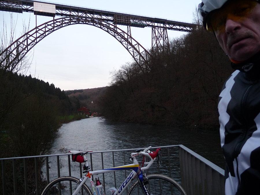 Runda do toru kolarskiego w Solingen - Müngstener Brücke