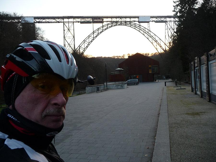 Runda do toru kolarskiego w Solingen - Müngstener Brücke