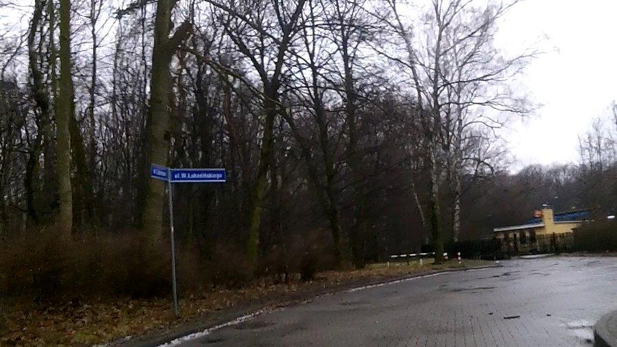 Tydzień temu zaliczyłem tu glebę a dzisiaj w jako jedynym miejscu na trasie widzę... leżący grad... jakiś mikroklimat?