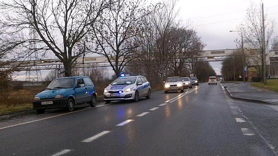Gliwice - Królewskiej Tamy... kogoś zatrzymali... chyba nie chodzi o przekroczenie prędkości bo tym się nie da