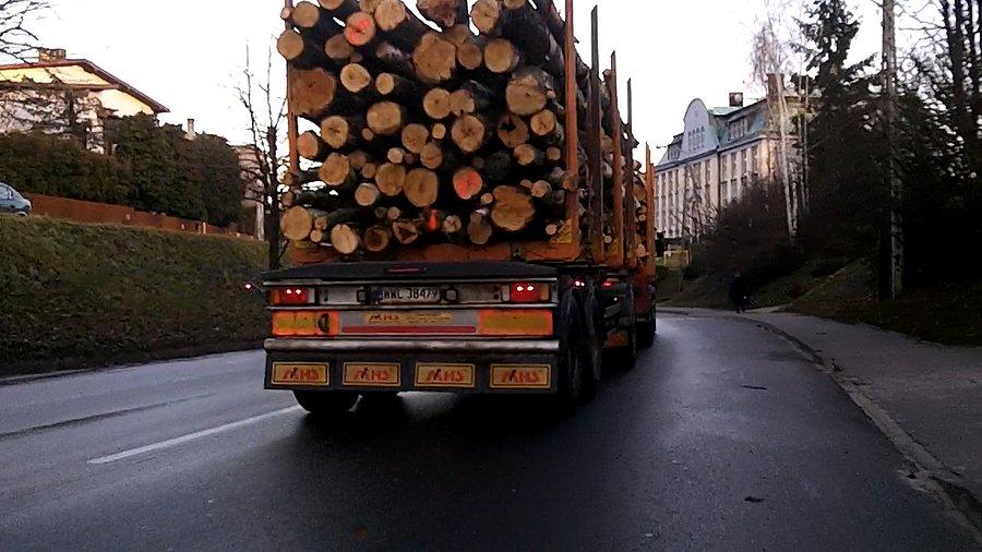Strach za nim jechać... Prawie jak w Oszukać Przeznaczenie ;p