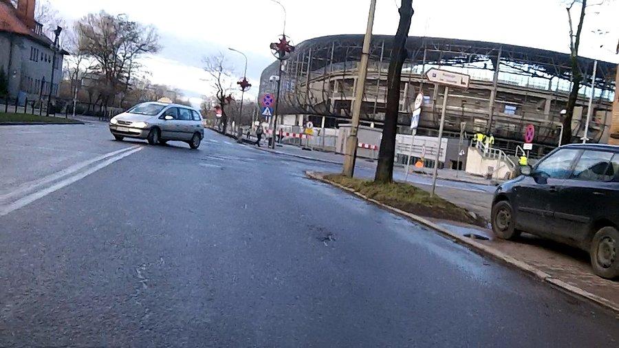 Długo nic się na budowie stadionu nie działo, a teraz rośnie w oczach... widać już światełko w tunelu