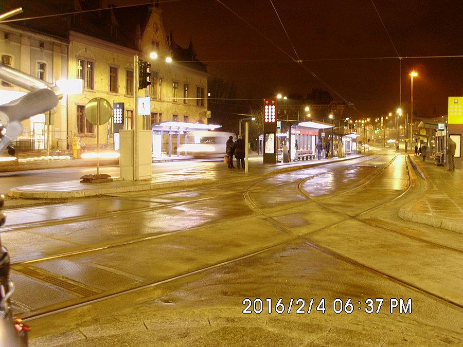 Dziś podświetlono wiaty przystankowe na Rynku w Chorzowie