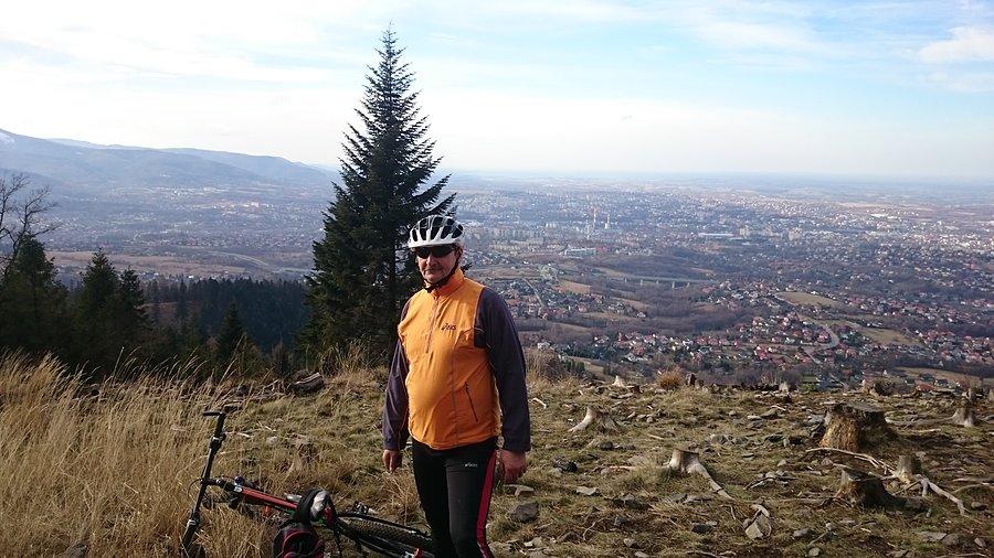 Pod Chrobaczą-w dole panorama Bielska