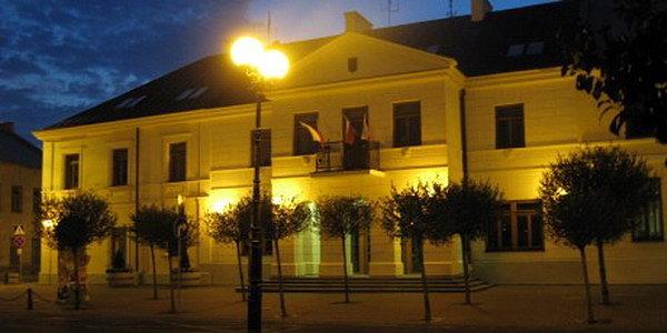 Magistrat w Białej Podlaskiej wzniesiony został w 1843 roku, dzisiaj także jest siedzibą władz miejskich