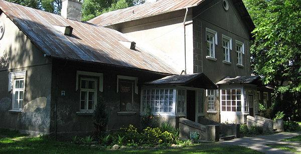 Obiekty dworskie przy pałacu w Milanowie