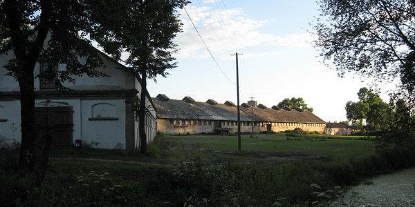 Budynki gospodarcze dawnego folwarku w Cieleśnicy