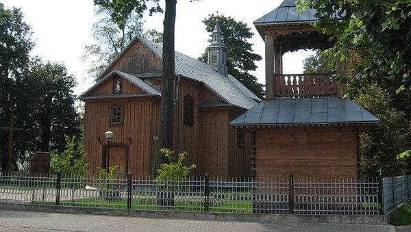 Drewniany kościół wybudowany w 1820 roku w stylu regionalnym barokowym w Przegalinach Dużych