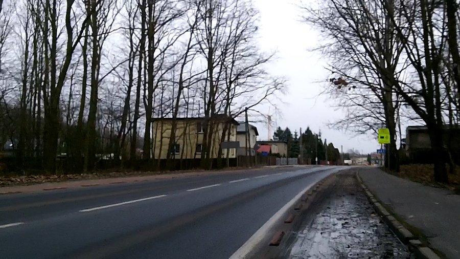 Syf na DDRce... kolejne urwane odbojniki zaczynają się walać po drodze
