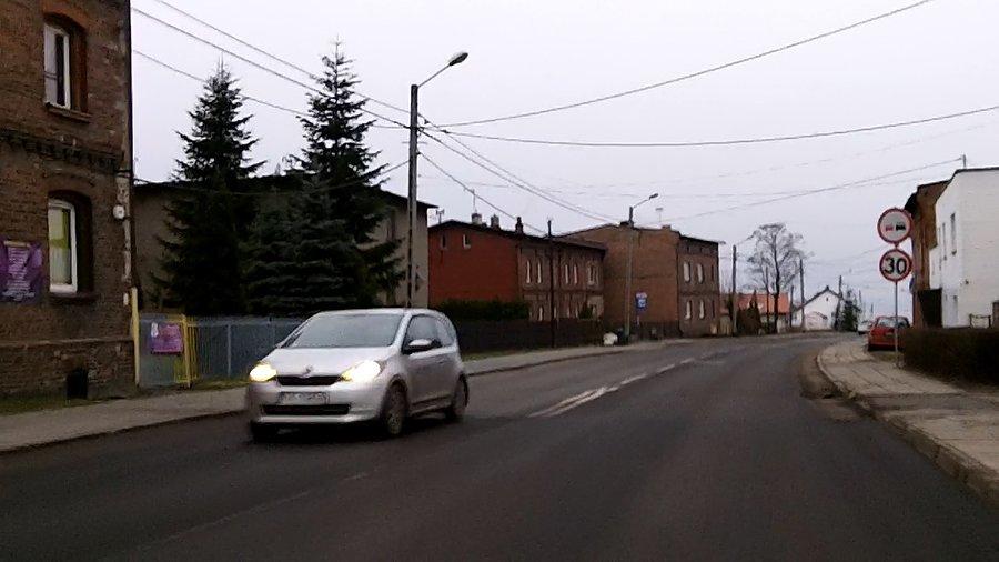 Remont drogi się skończył a ograniczenie do 30 zostało