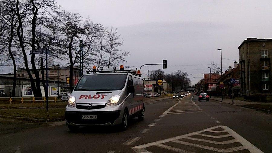 Czy jedzie z nami pilot?