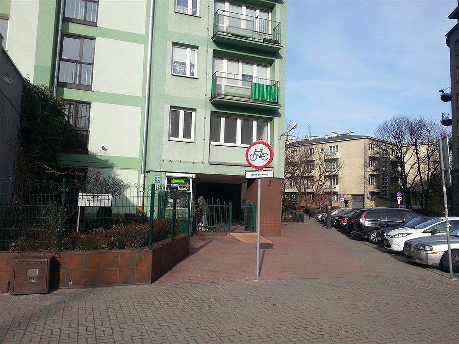 Aleja 3 Maja przy Potockiego Warszawa zakaz wjazdu rowerów