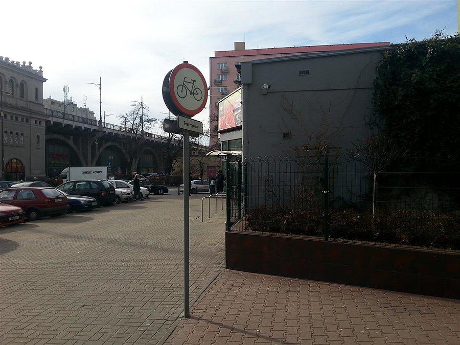 Powiśle przy Carefour Express Al. 3 Maja