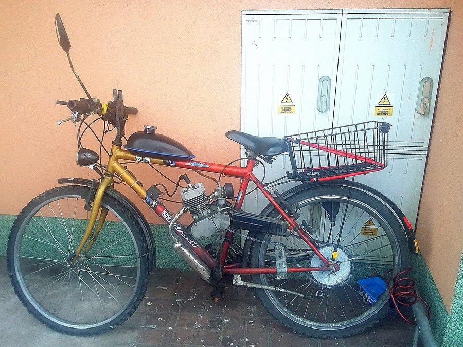 Rower czy motocykl? Motorower z pewnością :)