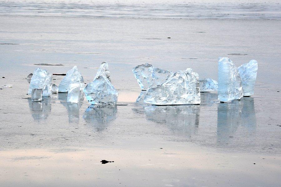 Icehenge na Zalewie Zemborzyckim