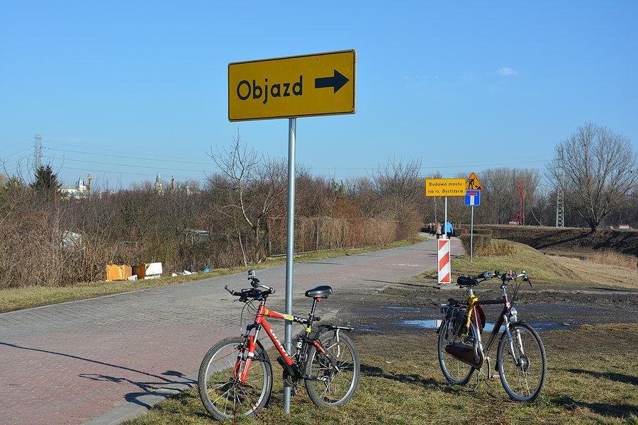 Objazd zamkniętego odcinka DDR wzdłuż Bystrzycy w Lublinie