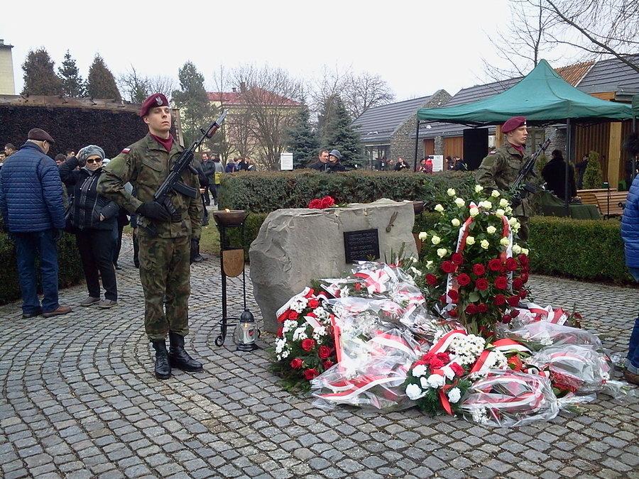 Dębowiec pomnik
