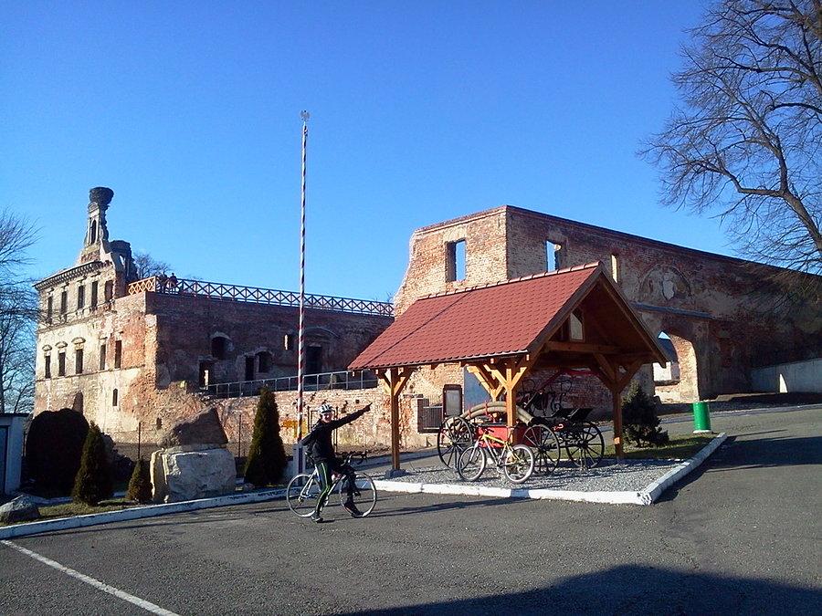 Ruiny zamku w Ujeździe