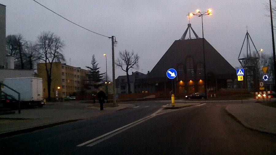 Jest 17... i jeszcze "jasno"