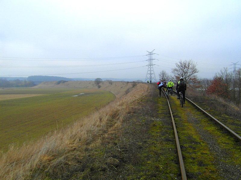 Po torach do mostu nad Radunią