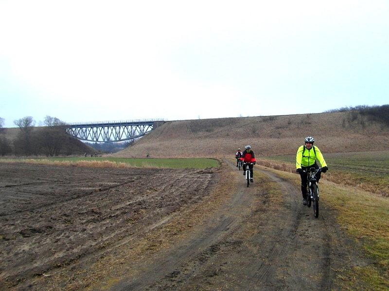 Most kolejowy nad rzeką Radunia - Niestępowo