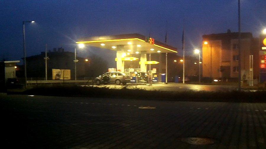 Widok z myjni na stację benzynową w Bielszowicach