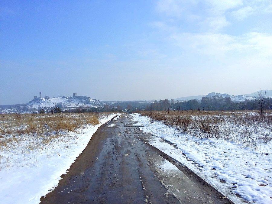 Zamek w Olsztynie w przedwiosennej scenerii