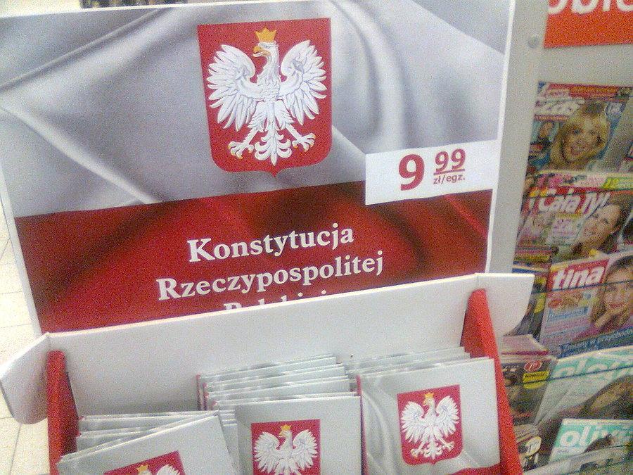 Konstytucja za "dychę" ? ;)