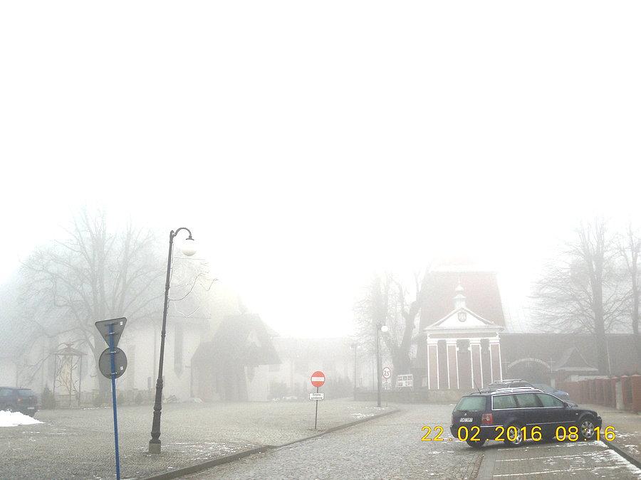 Zamglone sylwetki Tylickich kościołów