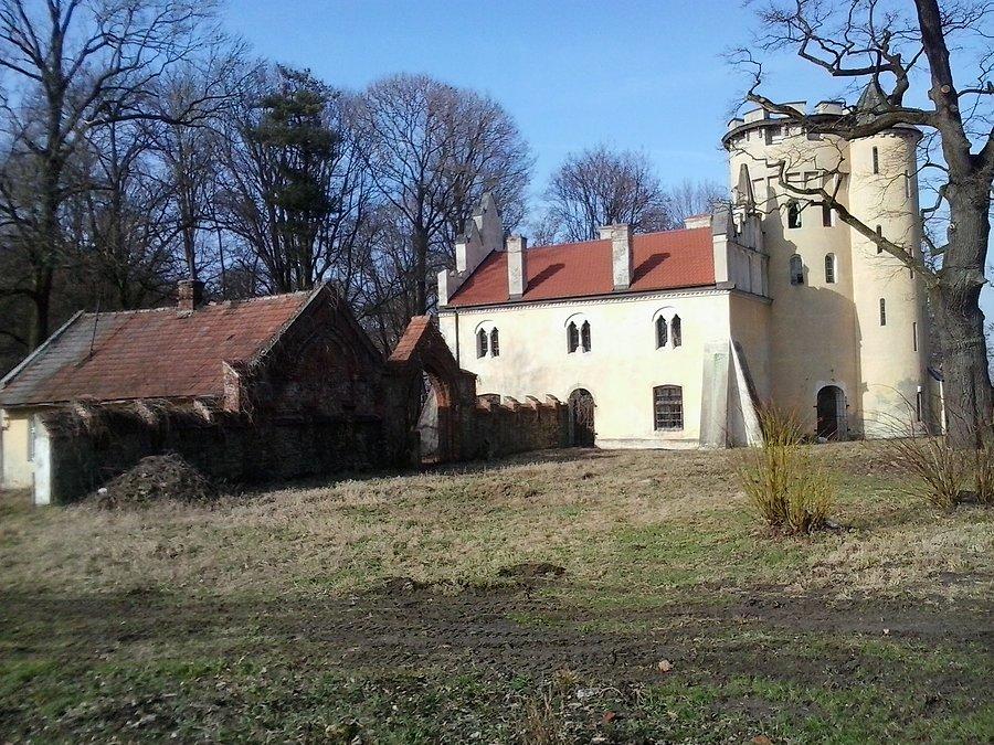 Zamek w Zawadzie, a w zasadzie to co z niego zostało