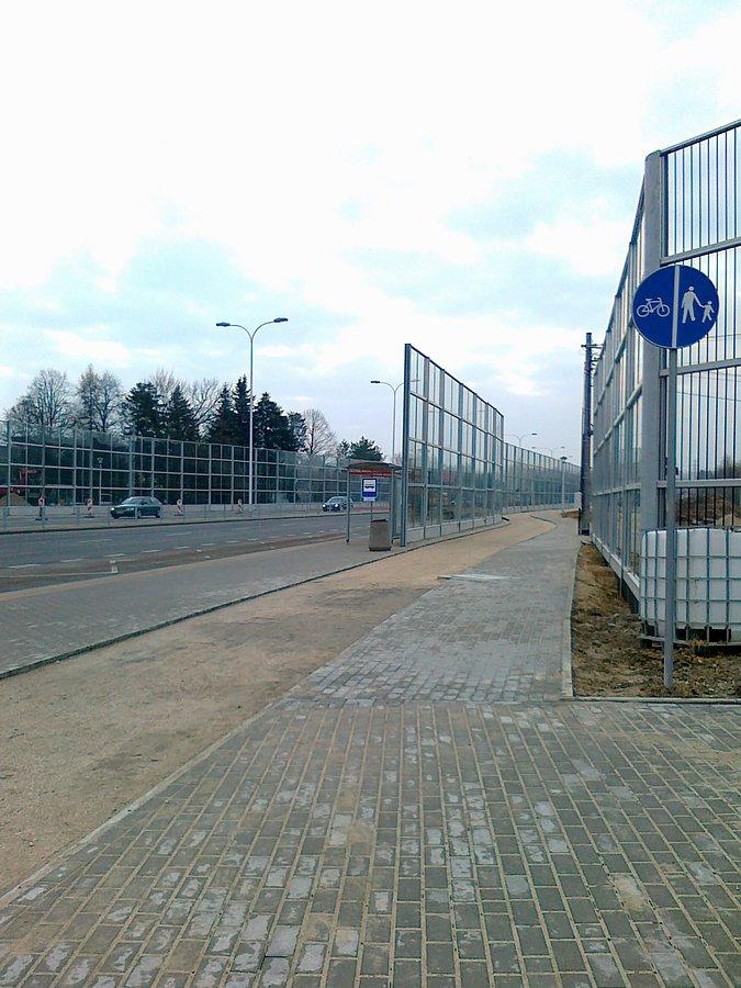 Ddr na Nowolazurowej nadal bez asfaltu na tym fragmencie