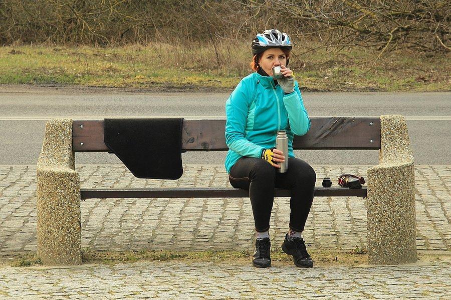 Postój obok pomnika w Trzeszczynie
