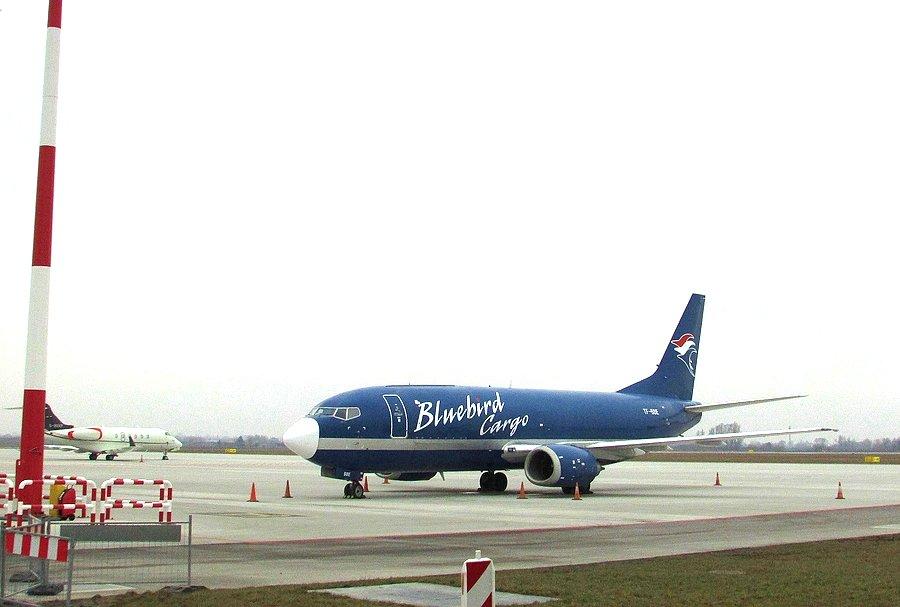 Boeing 737 Bluebird Cargo i Bombardier Windrose Air