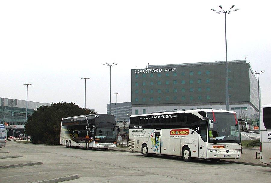 Terminal autokarowy na Lotnisku Okęcie
