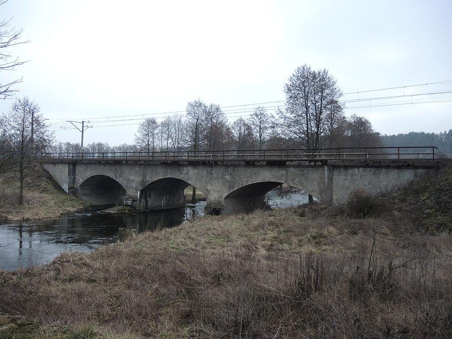 Most kolejowy nad Drawą