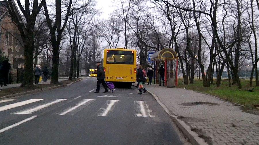 Piesi na przejściu... trzeba uważać ;)